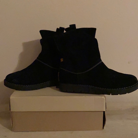 New Clark’s boots suede black size 6 NWBox $179 - Picture 2 of 2